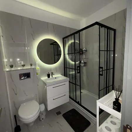 Bright One Bedroom Appartamento