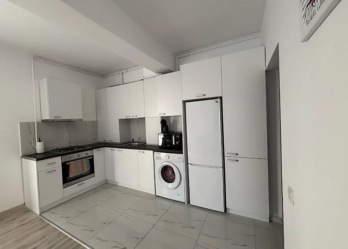 Bright One Bedroom Апартаменти Бухарест