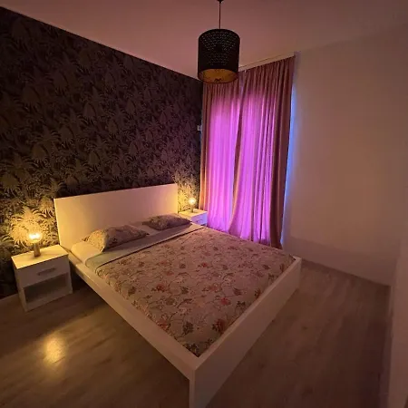 Bright One Bedroom Apartment *